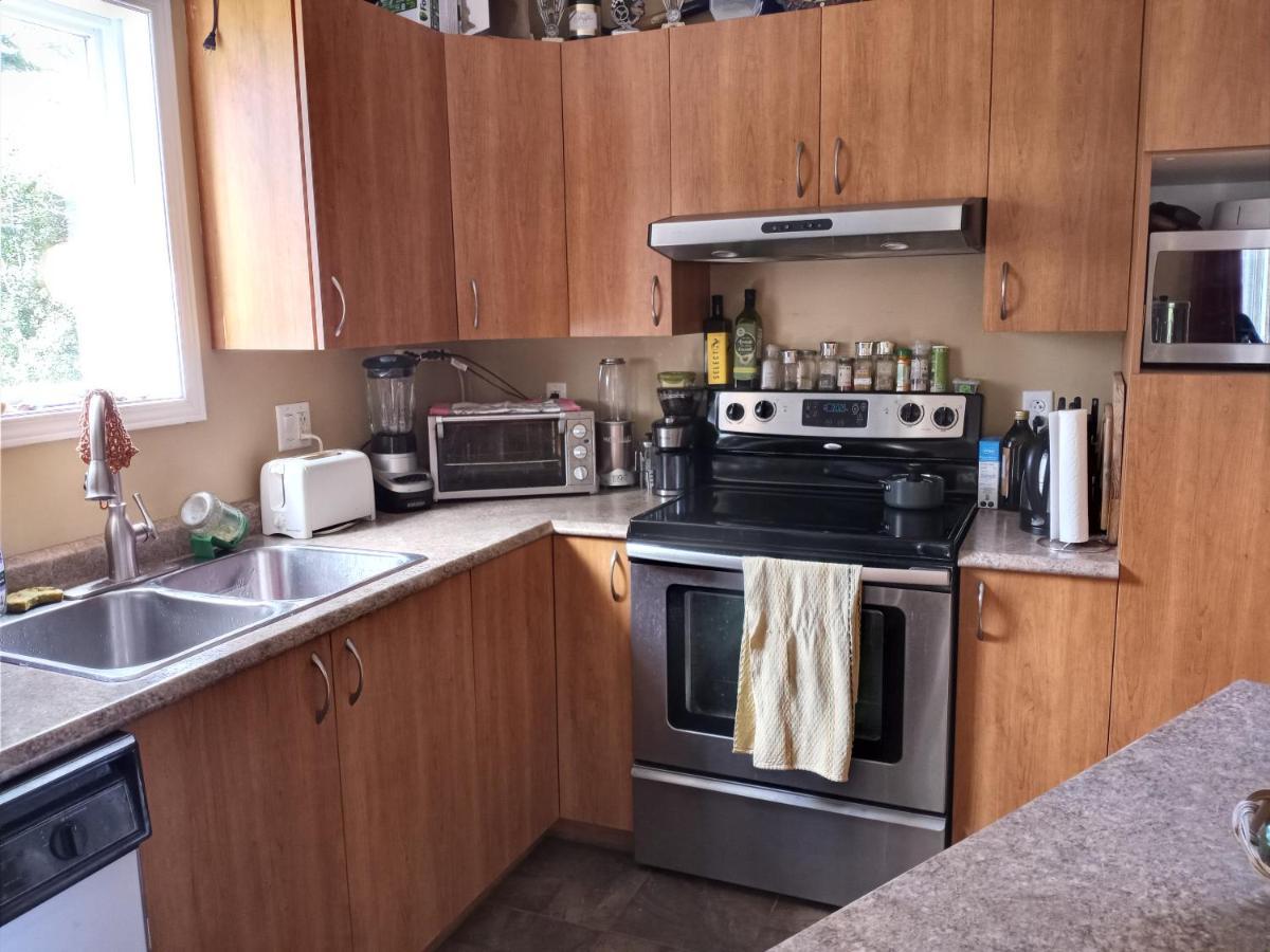 Guests Room For Rent / Chambre Prive Dans Maison Partager Maria Екстериор снимка